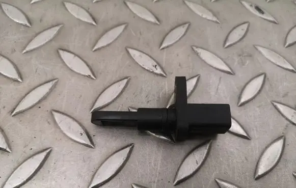 Audi A4 S4 B7 8E 8H Oil temperature sensor 06B905379D