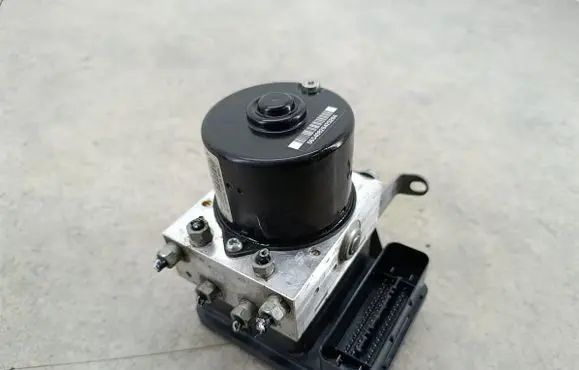 BMW 1 E81 E87 ABS Pump 67878366787837