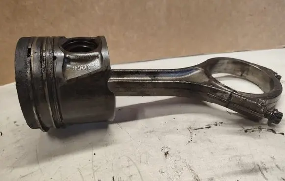 Jaguar S-Type Piston with connecting rod