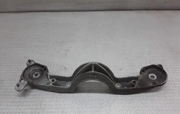 BMW 3 E46 Rear differential/diff mount bracket 1095990