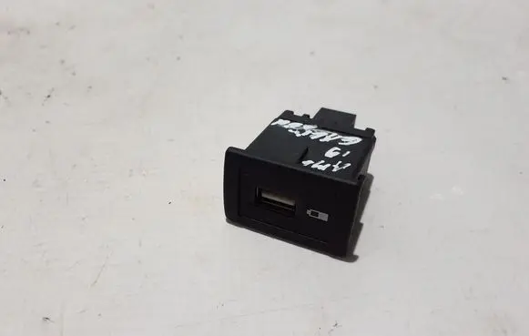 Mercedes-Benz AMG GT 4 x290 w290 USB socket connector A2138203001