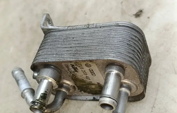 Volkswagen Touareg I Fuel cooler (radiator) 7L6203491B 084244005