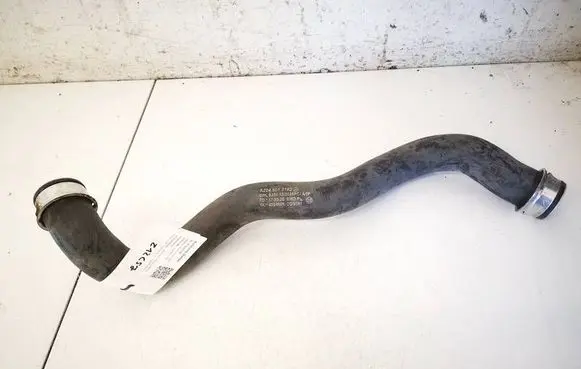 Mercedes-Benz E W212 Engine coolant pipe/hose A2045013182