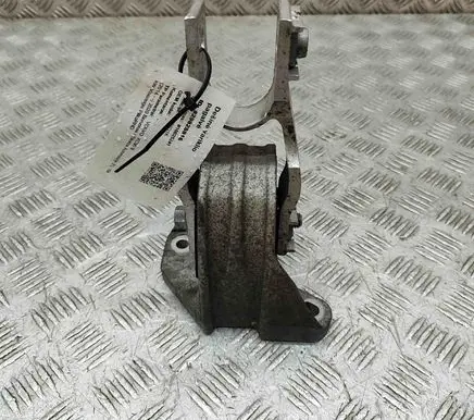 Engine mount bracket
