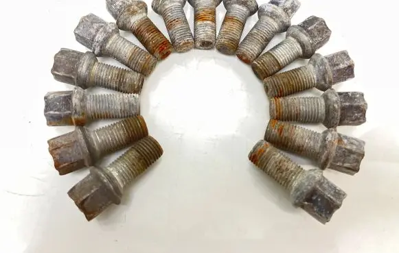 Volkswagen PASSAT B7 Nuts/bolts 