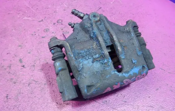 Ford Mondeo Mk III Front brake caliper