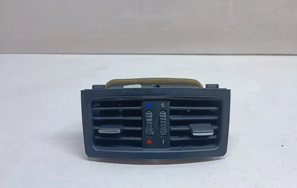 BMW 5 E60 E61 Rear air vent grill 7129556 6932023 64226932023