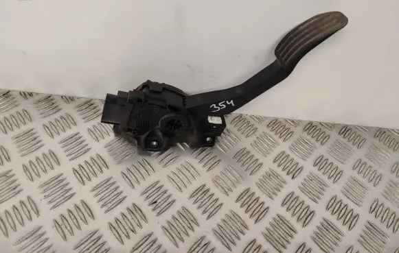 Volvo V60 Accelerator throttle pedal 31329062