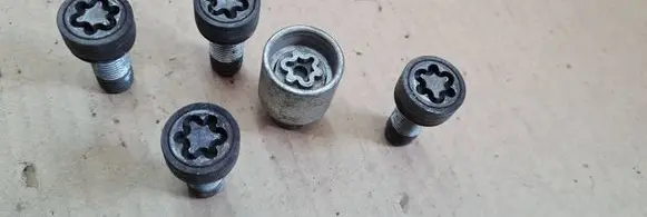 Audi A4 S4 B9 Spare wheel bolt ZABEZPIECZAJACE