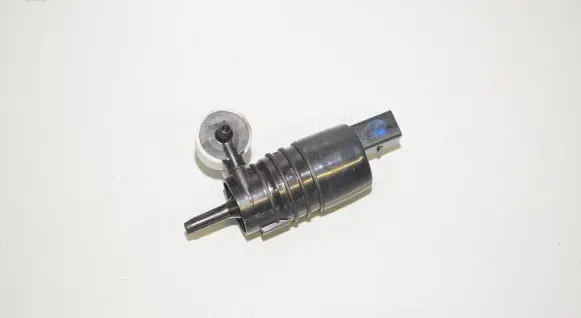 BMW i3 Windscreen/windshield washer pump 7388349 67127388349 61662751743