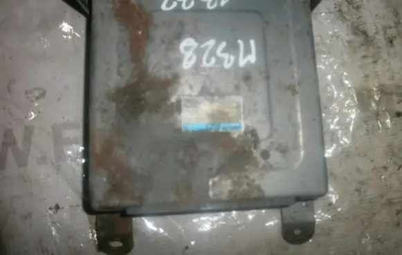 Mazda 323 Engine control unit/module z50918881b e2t81671m1