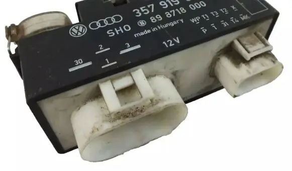 Volkswagen PASSAT B7 Coolant fan relay 357919506