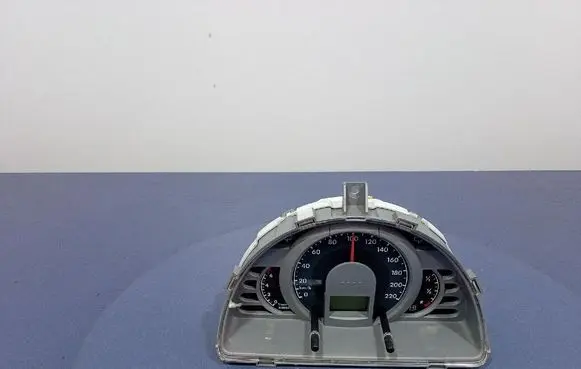 Speedometer (instrument cluster)