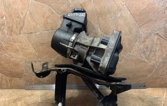 Mercedes-Benz R W251 Power steering pump A1644601580
