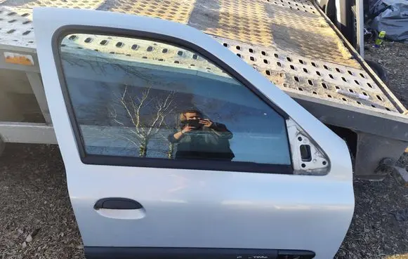 Renault Clio II Front door 