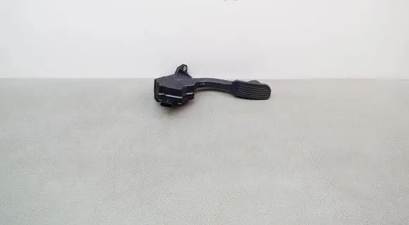 Toyota Prius (XW30) Accelerator throttle pedal 7811012050