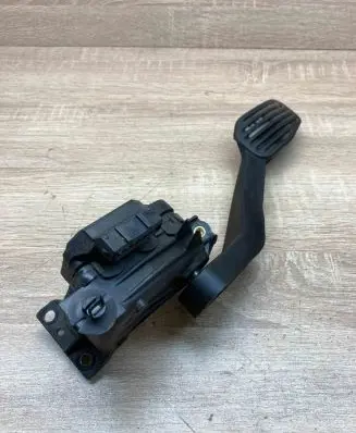 Volvo S60 Accelerator throttle pedal 30636006 6PV00853703