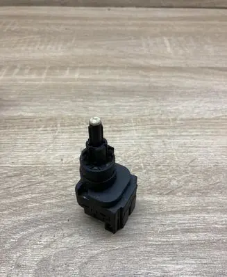 Volkswagen Touareg I Brake pedal sensor switch 6Q0945511