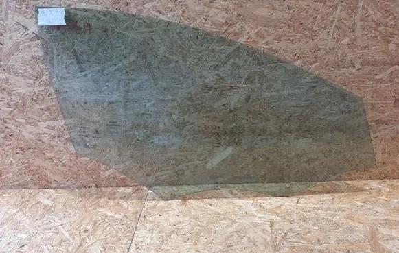 Volvo V40 Front door window glass four-door 43R00049