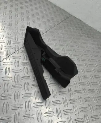 Seat Alhambra (Mk2) Accelerator throttle pedal 1K1723503BA