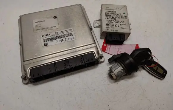 BMW 5 E39 Engine ECU kit and lock set 7788310 13617788310 0281010314