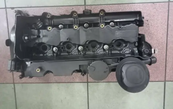 BMW 1 E81 E87 Rocker cam cover 7797613 PA66GF25M15