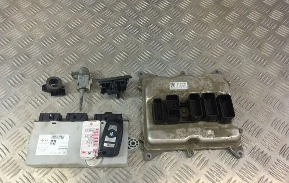 BMW X3 F25 Engine control unit/module 7646764