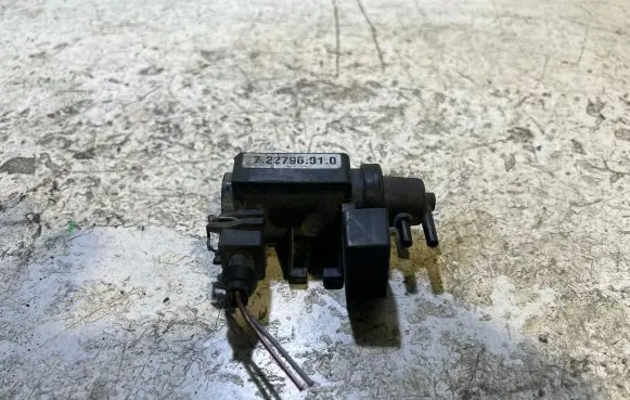 BMW 5 E39 Turbo solenoid valve 722796010