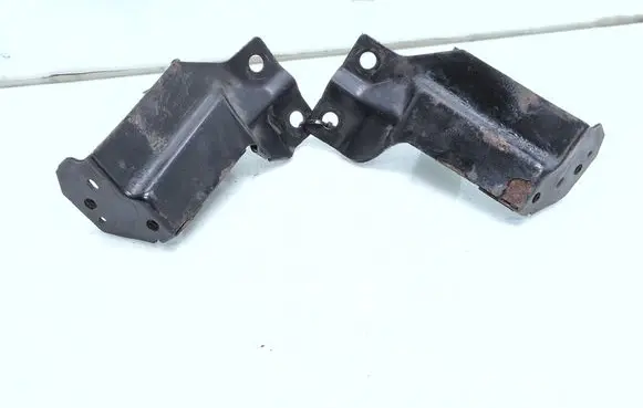 Volvo V60 Radiator mount bracket 31261932 31261931