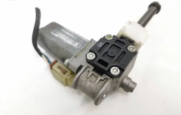 BMW 5 E60 E61 Seat adjustment motor 8316628 0390201989