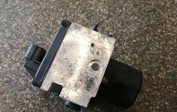 Volkswagen PASSAT B6 ABS Pump 3C0614109 16420501