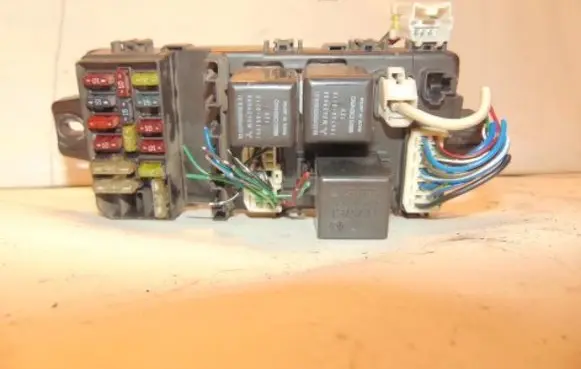 Mitsubishi Colt Fuse module MR203440