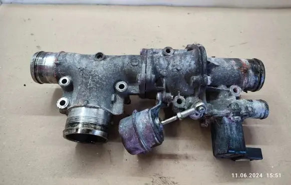 Jaguar XJ X351 EGR valve 1043806S02