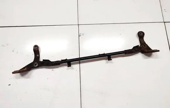Engine mounting bracket