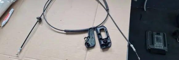 Engine bonnet/hood lock release cable