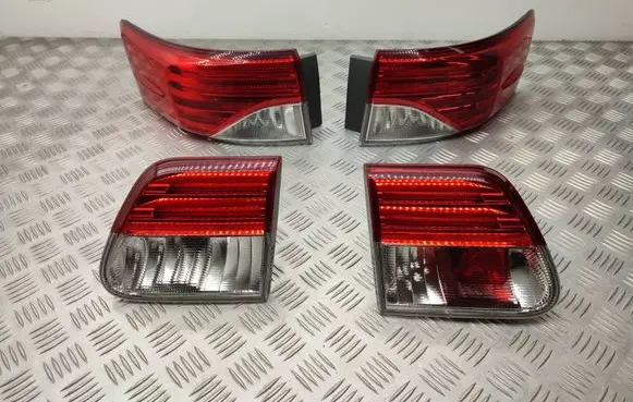 Toyota Avensis T270 Rear/tail lights set 