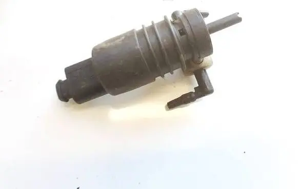 Volkswagen PASSAT B6 Windscreen/windshield washer pump 1J0973722