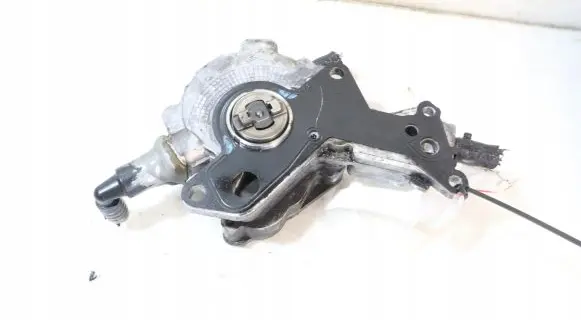 Volkswagen Touran I Vacuum pump