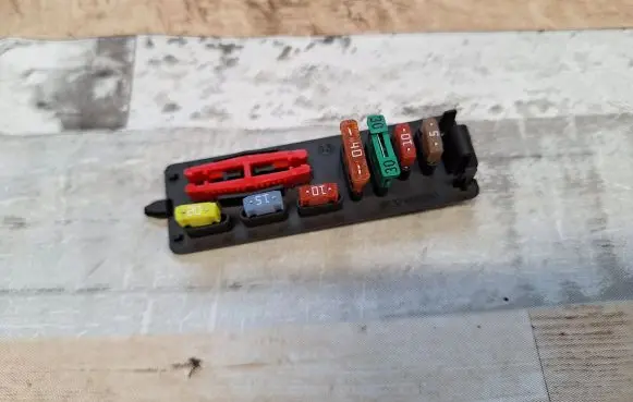 Peugeot 407 Fuse module 9637466280