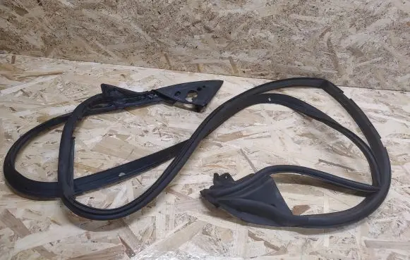 Jaguar XK8 - XKR Rubber seal front coupe door 