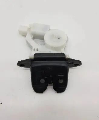 Infiniti Q30 Loading door lock 
