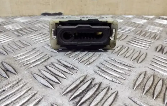 Peugeot 308 Radiator mount bracket ESF1002500 9800613580
