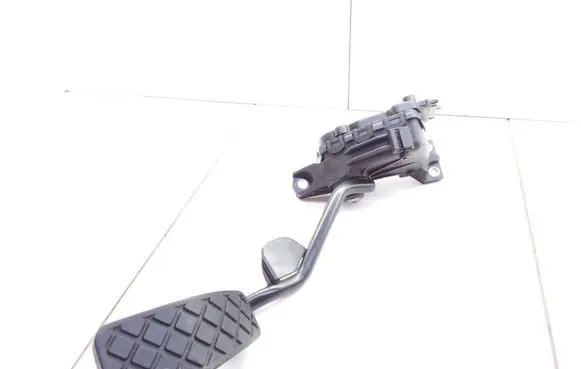 Volkswagen PASSAT B5.5 Accelerator throttle pedal 8E2721523C 6PV00777033
