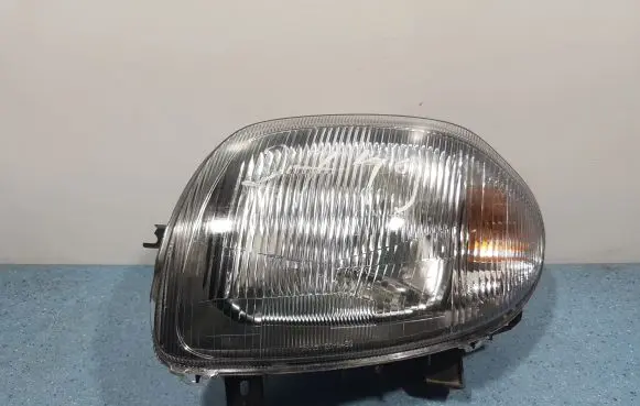 Toyota Yaris Headlight/headlamp