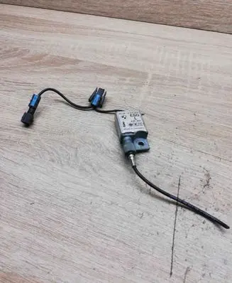 BMW 7 E38 Aerial antenna amplifier 8375224
