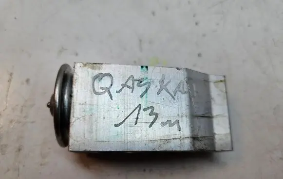 Nissan Qashqai Air conditioning (A/C) expansion valve 523784