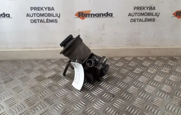 Toyota Avensis Verso Power steering pump
