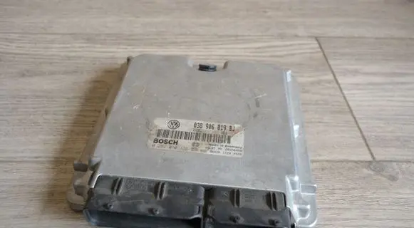 Volkswagen PASSAT B5 Engine control unit/module 038906019