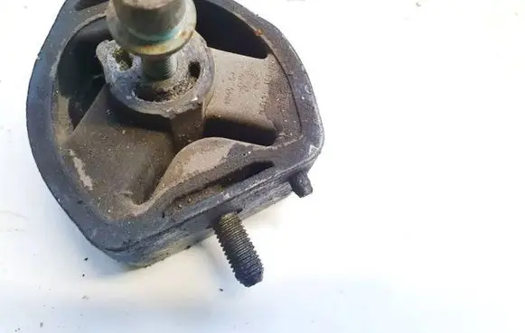 Volkswagen PASSAT B5 Engine mount bracket 8d0399151h