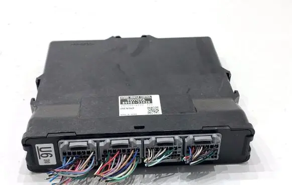 Toyota Camry VIII XV70 Central body control module 8998133420